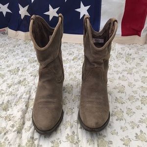 Woman's Ariat slouch Boots